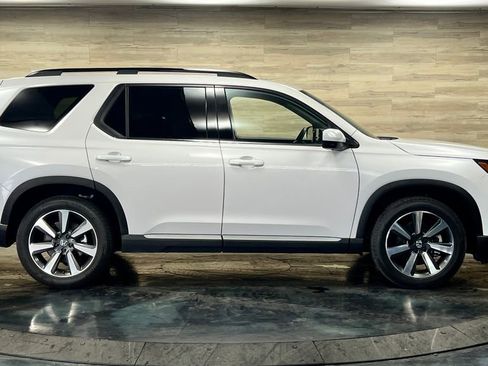 Used 2025 Honda Pilot Elite image 23