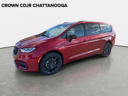New 2026 Chrysler Pacifica Select w/ S Appearance Package image 8