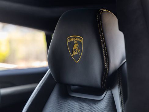 Used 2021 Lamborghini Urus AWD/4WD image 30