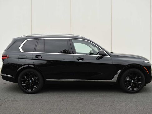 Used 2024 BMW X7 xDrive40i w/ Premium Package AWD/4WD image 4