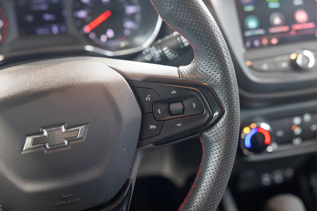 Used 2023 Chevrolet TrailBlazer LT FWD image 28