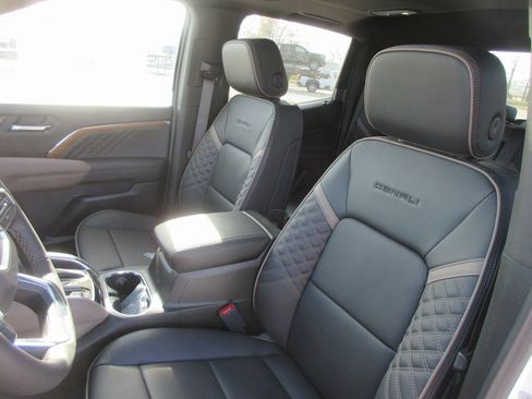New 2026 GMC Canyon Denali image 15