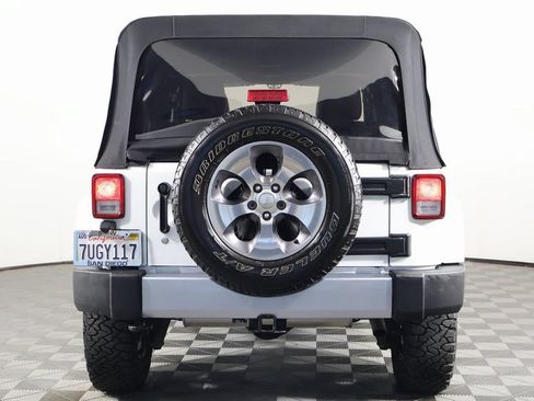 Used 2016 Jeep Wrangler Unlimited Sahara w/ Dual Top Group AWD/4WD image 5