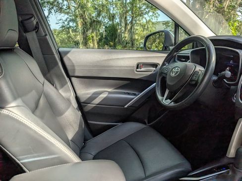 Used 2022 Toyota Corolla Cross XLE w/ Convenience Package AWD/4WD image 15