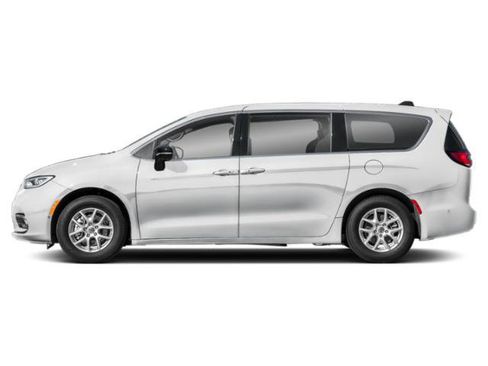 Used 2025 Chrysler Pacifica Limited image 3