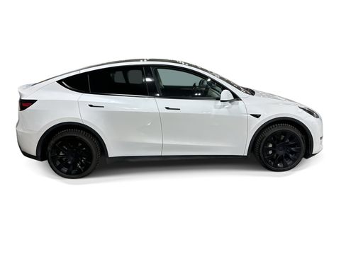 Certified 2023 Tesla Model Y Long Range AWD/4WD image 7