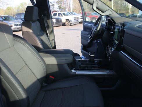 Used 2025 Chevrolet Silverado 1500 ZR2 w/ Technology Package image 39