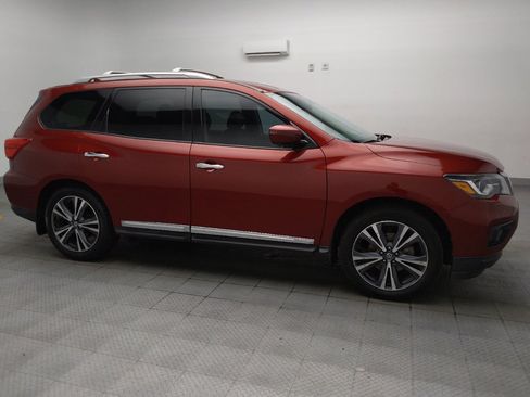 Used 2020 Nissan Pathfinder Platinum FWD image 11