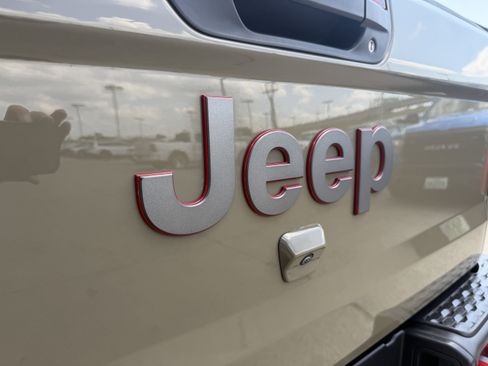 Used 2020 Jeep Gladiator Rubicon AWD/4WD image 8