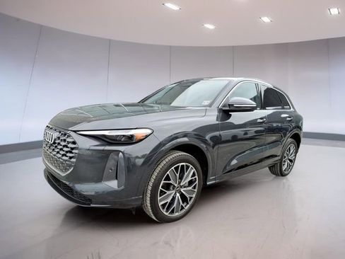 Used 2025 Audi Q5 Premium Plus w/ Premium Plus AWD/4WD image 3
