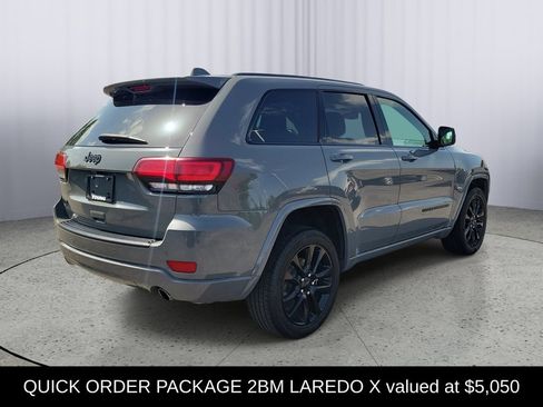 Used 2021 Jeep Grand Cherokee Laredo X AWD/4WD image 3