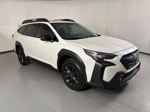 Used 2025 Subaru Outback Onyx Edition AWD/4WD image 2