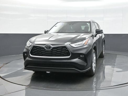 Certified 2026 Toyota Highlander Limited AWD/4WD image 2