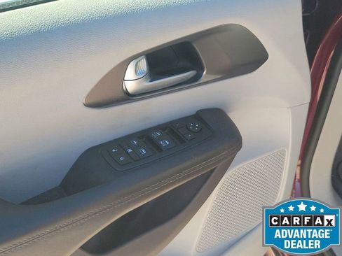 Used 2017 Chrysler Pacifica LX image 42