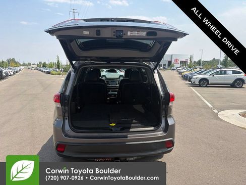 Used 2019 Toyota Highlander XLE w/ Carpet Mat Package (TMS) AWD/4WD image 17