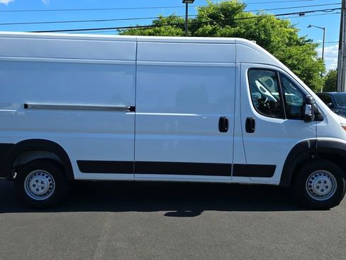 Used 2025 RAM ProMaster 2500 w/ Convenience Group FWD image 2