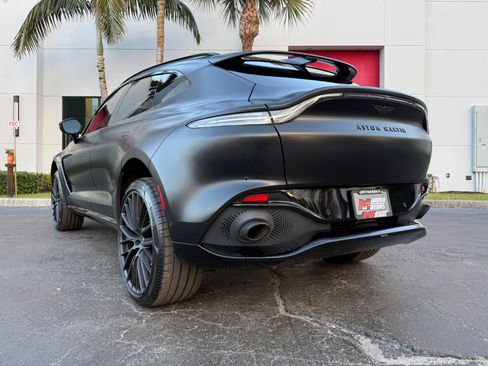 Used 2022 Aston Martin DBX image 16