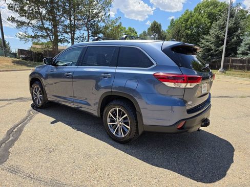 Used 2018 Toyota Highlander XLE AWD/4WD image 3