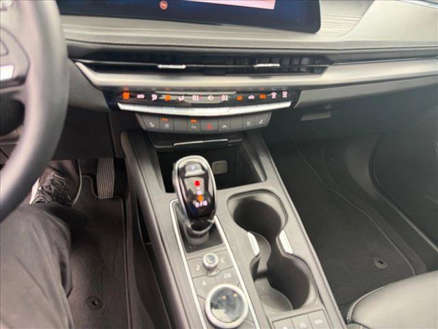 Used 2024 Cadillac XT4 Premium Luxury FWD image 12