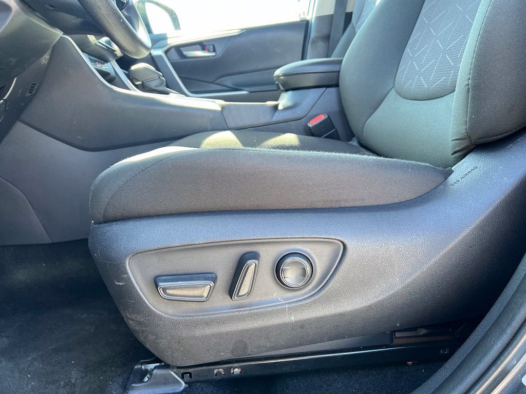 Used 2025 Toyota RAV4 XLE AWD/4WD image 12