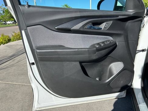 Used 2022 Chevrolet TrailBlazer LT AWD/4WD image 9