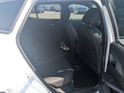 Used 2025 Chevrolet Trax RS w/ Driver Confidence Package FWD image 28