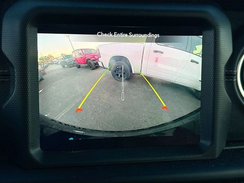 Used 2022 Jeep Wrangler Unlimited Sahara w/ Cold Weather Group image 15