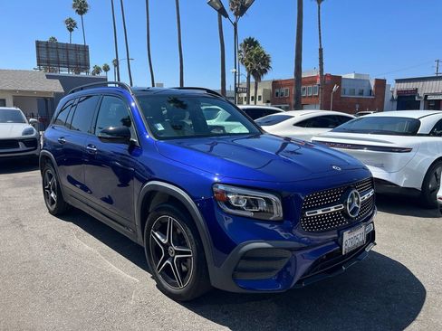 Used 2021 Mercedes-Benz GLB 250 w/ AMG Line image 3
