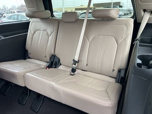 Used 2024 Ford Expedition Limited image 17