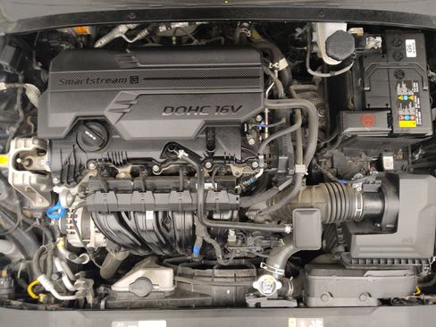 Used 2025 Hyundai Elantra SEL FWD image 30