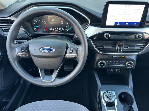 Used 2020 Ford Escape SE image 16