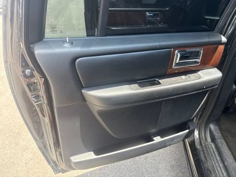 Used 2015 Lincoln Navigator L 4WD image 23