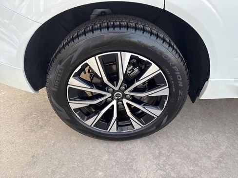 Used 2025 Volvo XC60 B5 Plus image 15
