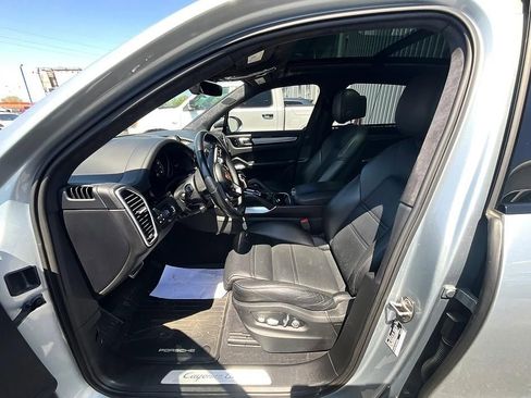 Used 2020 Porsche Cayenne Turbo AWD/4WD image 14