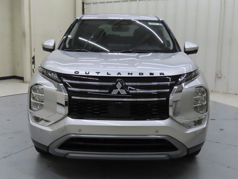 New 2025 Mitsubishi Outlander SE image 8