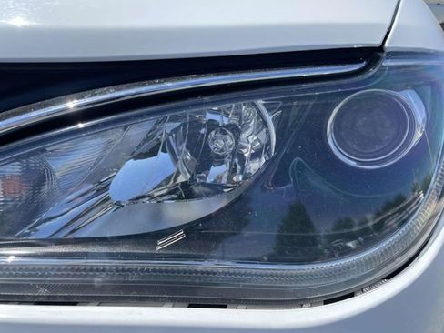 Used 2018 Chrysler Pacifica Limited w/ Advanced Safetytec Group FWD image 12