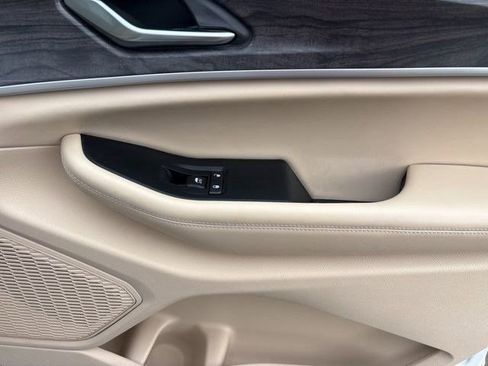 Used 2023 Jeep Grand Cherokee Limited w/ Luxury Tech Group II image 43