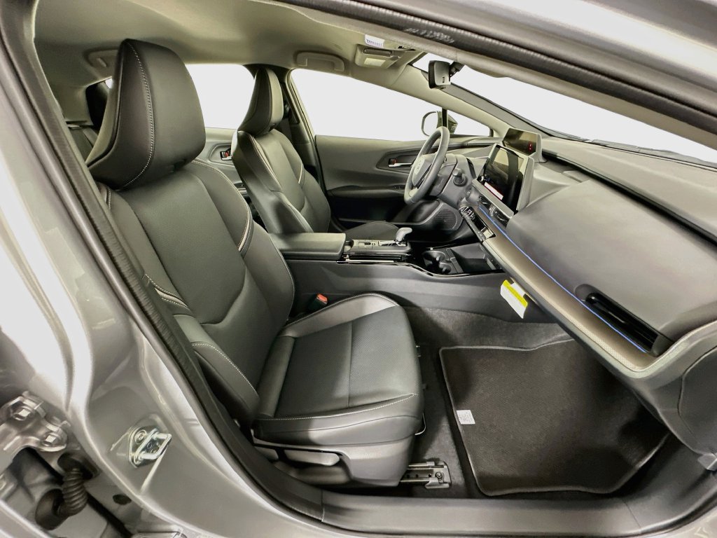 Used 2026 Toyota Prius XLE FWD image 27