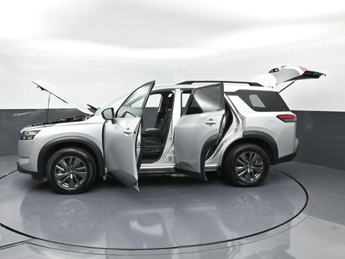 Used 2024 Nissan Pathfinder SV image 47