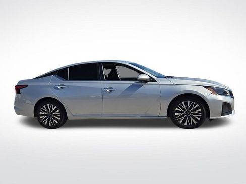 Used 2023 Nissan Altima 2.5 SV image 10