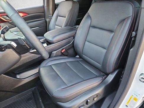 Used 2025 Chevrolet Traverse Z71 w/ Enhanced Driving Package AWD/4WD image 16
