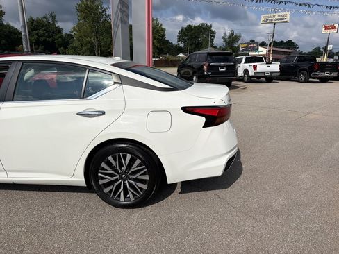 Used 2025 Nissan Altima 2.5 SV FWD image 7