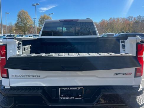 Used 2025 Chevrolet Silverado 2500 ZR2 w/ Technology Package image 18