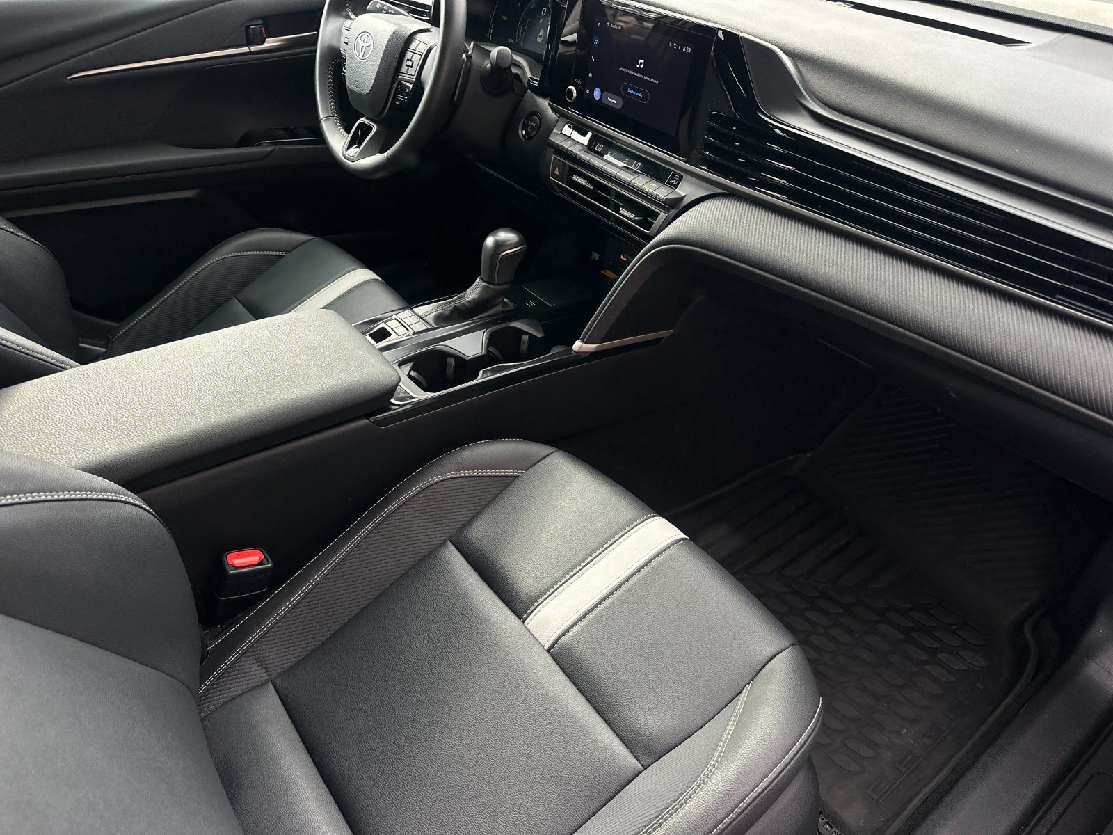 Used 2025 Toyota Camry SE w/ Convenience Package FWD image 14