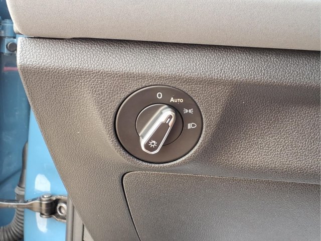 Used 2025 Volkswagen Jetta SE FWD image 13
