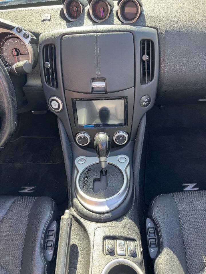 Used 2010 Nissan 370Z Touring RWD image 17