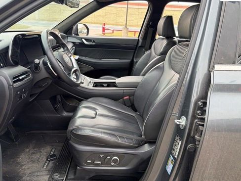 Used 2023 Hyundai Palisade Calligraphy image 2