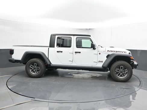 Used 2026 Jeep Gladiator Mojave AWD/4WD image 4