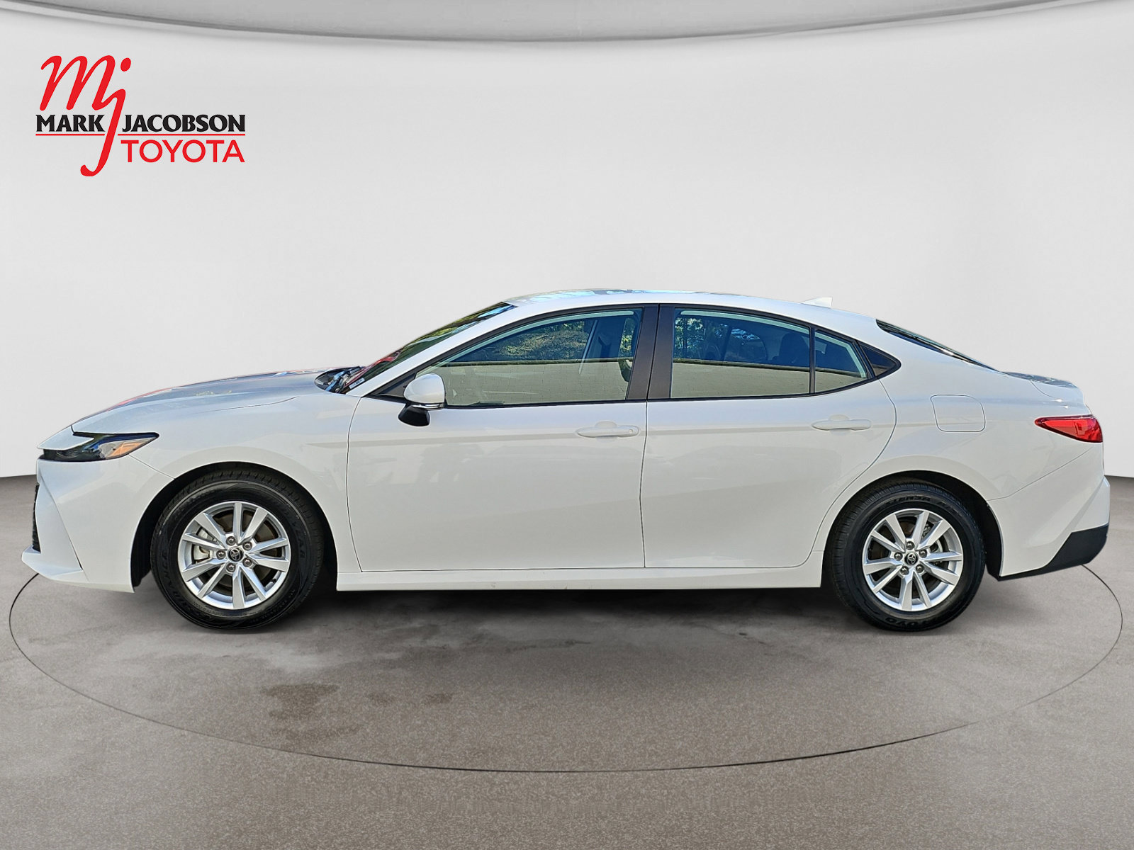 Used 2025 Toyota Camry LE FWD image 15