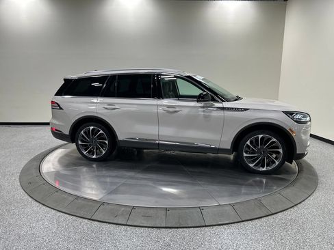 Certified 2022 Lincoln Aviator Reserve w/ Equipment Group 201A AWD/4WD image 5